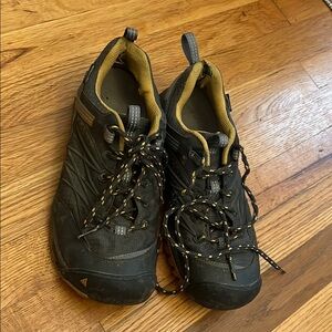 Keens Black and Tan Hiking Shoes